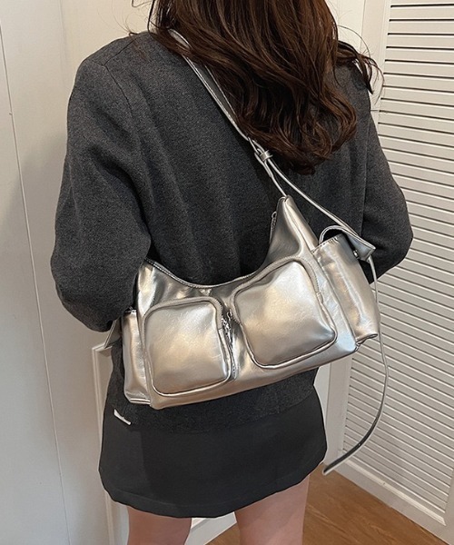 yuue' ( wear )（ユーイ）の「2WAYアウトポケットショルダーバッグ（ショルダーバッグ・レディース・レッド/ブラック/シルバー・FREE）」の19枚目の写真