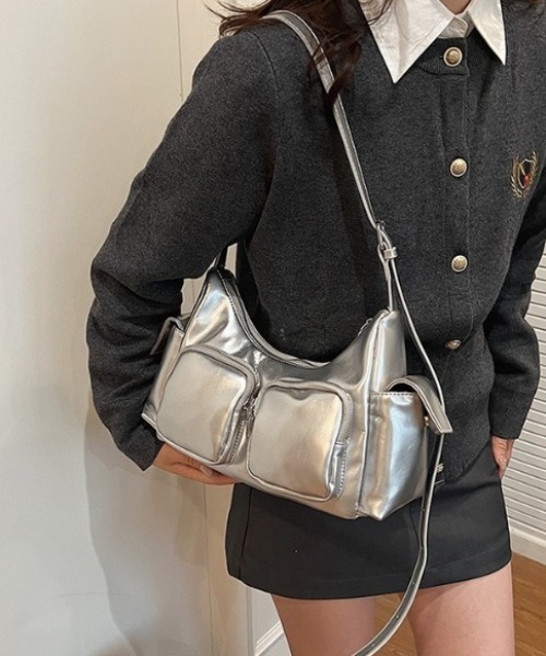 yuue' ( wear )（ユーイ）の「2WAYアウトポケットショルダーバッグ（ショルダーバッグ・レディース・レッド/ブラック/シルバー・FREE）」の20枚目の写真
