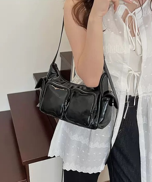 yuue' ( wear )（ユーイ）の「2WAYアウトポケットショルダーバッグ（ショルダーバッグ・レディース・レッド/ブラック/シルバー・FREE）」の7枚目の写真