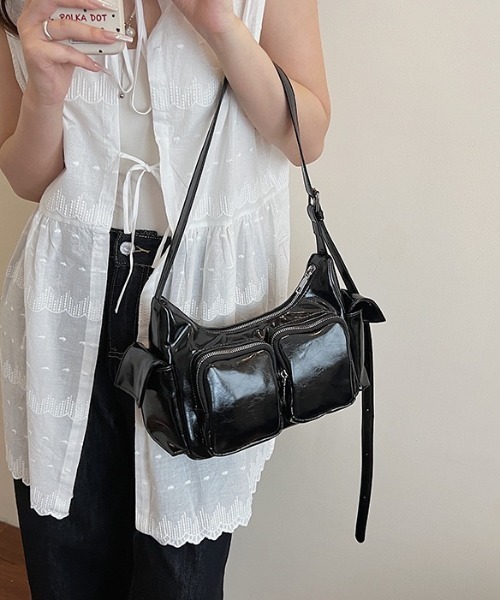 yuue' ( wear )（ユーイ）の「2WAYアウトポケットショルダーバッグ（ショルダーバッグ・レディース・レッド/ブラック/シルバー・FREE）」の6枚目の写真