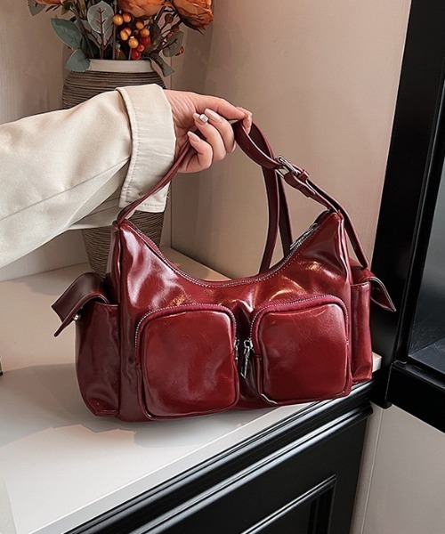 yuue' ( wear )（ユーイ）の「2WAYアウトポケットショルダーバッグ（ショルダーバッグ・レディース・レッド/ブラック/シルバー・FREE）」の14枚目の写真