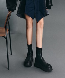 CHARLES & KEITH(チャールズ & キース)のLeoi レオイ バックジップチャンキーアンクルブーツ(ブーツ)