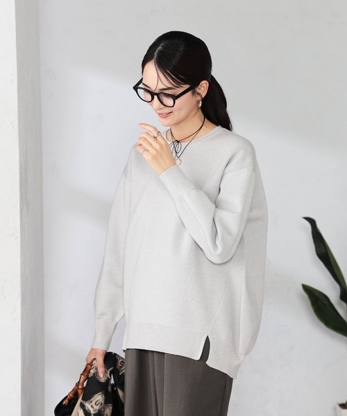 a.v.v(アーヴェヴェ)の「スウェットライクニット(ニット/セーター・レディース・ネイビー/ライトグレー/アイボリー/ライトピンク・36/40/38)」の3枚目の写真