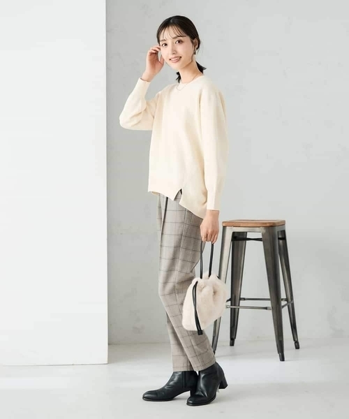 a.v.v(アーヴェヴェ)の「スウェットライクニット(ニット/セーター・レディース・ネイビー/ライトグレー/アイボリー/ライトピンク・36/40/38)」の5枚目の写真