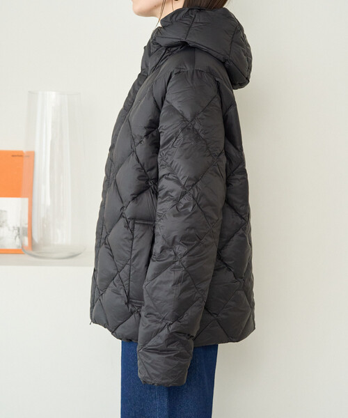FREAK'S STORE(フリークスストア)の「TAION/タイオン CITY PACKABLE HOOD DOWN JKT/シティパッカブルフードダウンジャケット(ダウンジャケット/コート・レディース・ブラック/オリーブ/キャメル・LARGE/MEDIUM)」の22枚目の写真