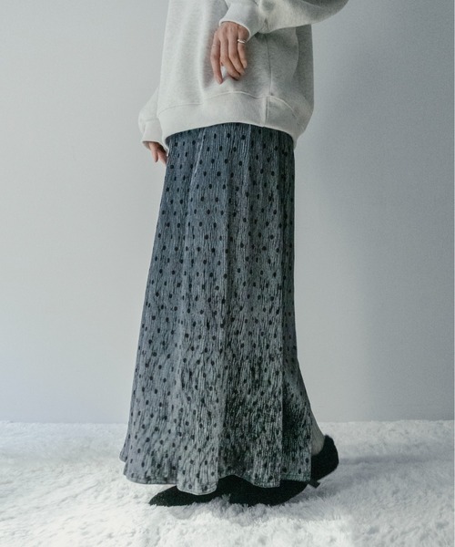 on:nue（オンニュ）の「【on:nue】[着用動画あり！/4色展開] ドットベロアプリーツストレートスカート（スカート・レディース・ブラウン/ベージュ/ブラック/グレー・FREE）」の21枚目の写真