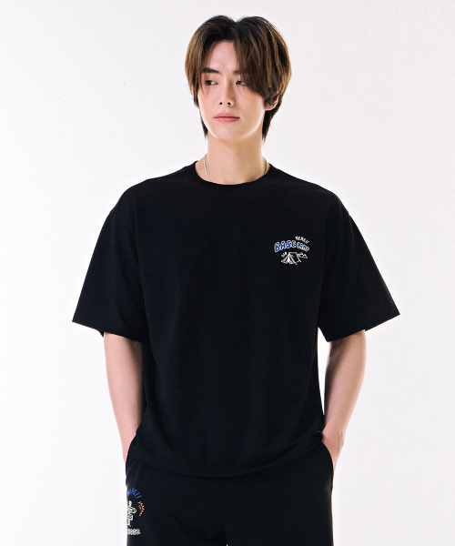 CHASECULT(チェイスカルト)の「共用キッチグラフィック半袖Tシャツ-DBRU5813D03(Tシャツ/カットソー・メンズ・ブラック・90/95/100/105)」の1枚目の写真