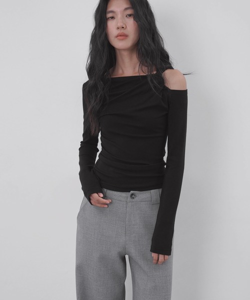 EIGHTHMONTH(エイスマンス)の「ツイストカットアウトトップス EM25a108【EIGHTHMONTH】(Tシャツ/カットソー・レディース・ブラック/アイボリー・M/S)」の4枚目の写真