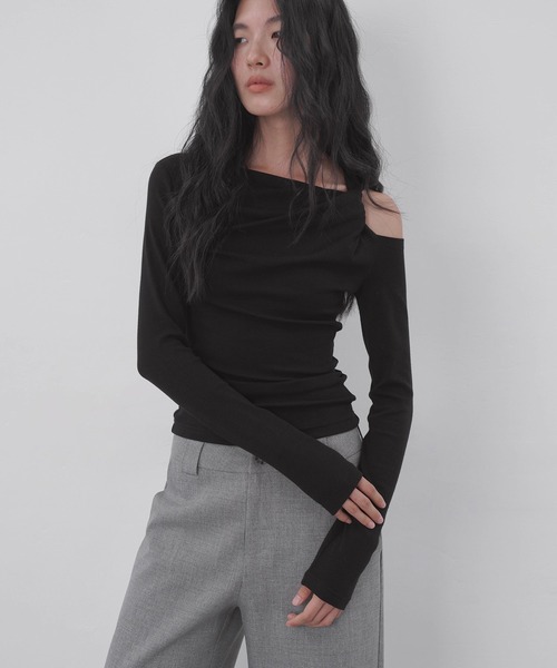 EIGHTHMONTH(エイスマンス)の「ツイストカットアウトトップス EM25a108【EIGHTHMONTH】(Tシャツ/カットソー・レディース・ブラック/アイボリー・M/S)」の5枚目の写真