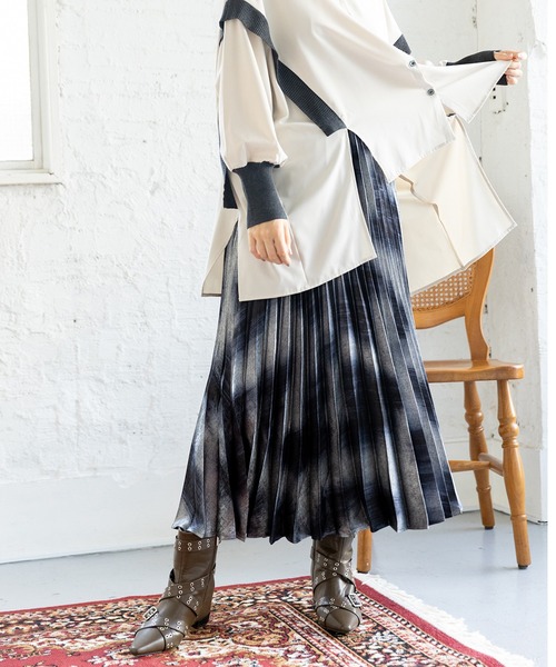 OSMOSIS（オズモーシス）の「プリーツスカート（スカート・レディース・ゴールド/シルバー/グレー・ONE SIZE）」の3枚目の写真