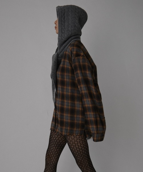 VION(ヴィオン)の「ケーブルニットフードマフラー / Cable Knit Hood Muffler(ストール/ショール・レディース・ブラック/グレー・FREE)」の3枚目の写真