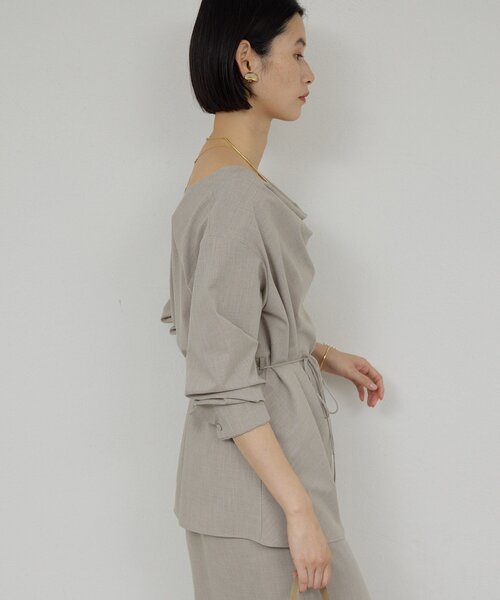 GALLARDAGALANTE(ガリャルダガランテ)の「【セットアップ対応】【2way】ドレープブラウス(シャツ/ブラウス・レディース・チャコールグレー/ライトベージュ・FREE)」の12枚目の写真