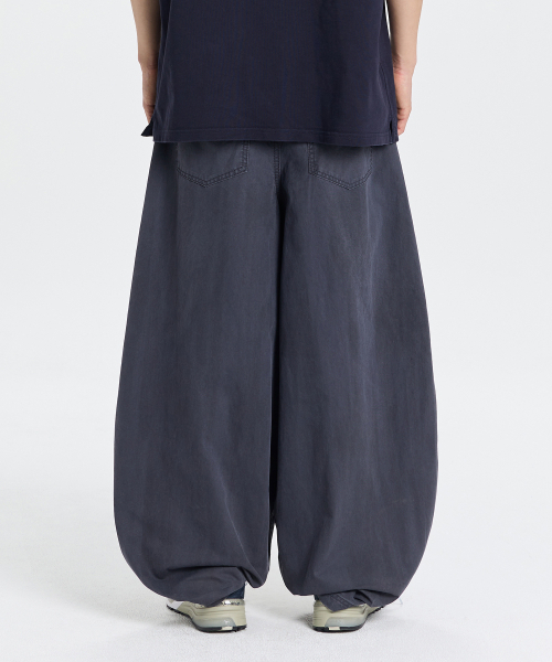 KICHUL(キチョル)の「Dyed balloon cotton pants (greyish charcoal)(その他パンツ・メンズ・その他・SMALL/MEDIUM/LARGE)」の3枚目の写真