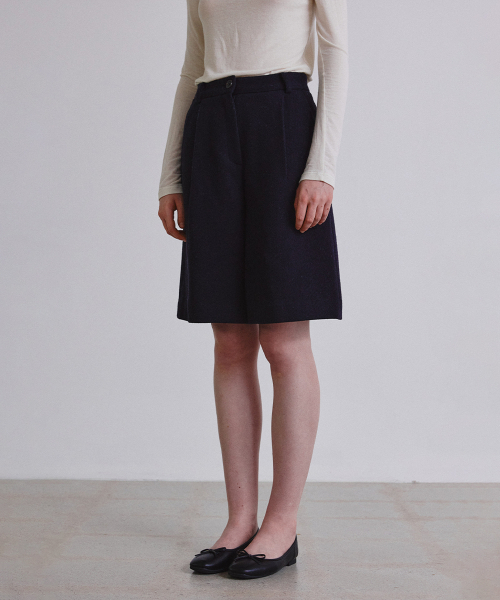 STEP AROUND(ステップアラウンド)の「Wool twill bermuda pants_NAVY(その他パンツ・レディース・その他・SMALL/MEDIUM)」の3枚目の写真