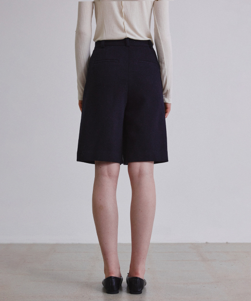 STEP AROUND(ステップアラウンド)の「Wool twill bermuda pants_NAVY(その他パンツ・レディース・その他・SMALL/MEDIUM)」の4枚目の写真