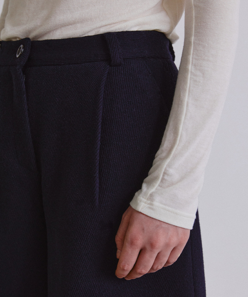 STEP AROUND(ステップアラウンド)の「Wool twill bermuda pants_NAVY(その他パンツ・レディース・その他・SMALL/MEDIUM)」の6枚目の写真