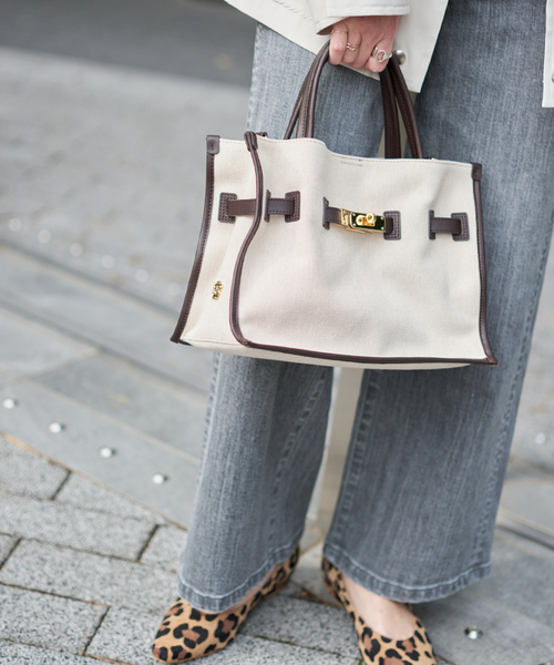 Spick & Span（スピックアンドスパン）の「VIOLAd’ORO / ヴィオラドーロ 別注キャンバス*レザートートバッグM*（トートバッグ・レディース・アイボリー・FREE）」の17枚目の写真