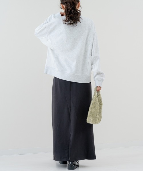 refinedworks(リファインドワークス)の「【refinedworks】大人が着られる 裏毛 ロゴ スウェット(スウェット・レディース・ピンク/ブルー/オートミール・FREE)」の4枚目の写真