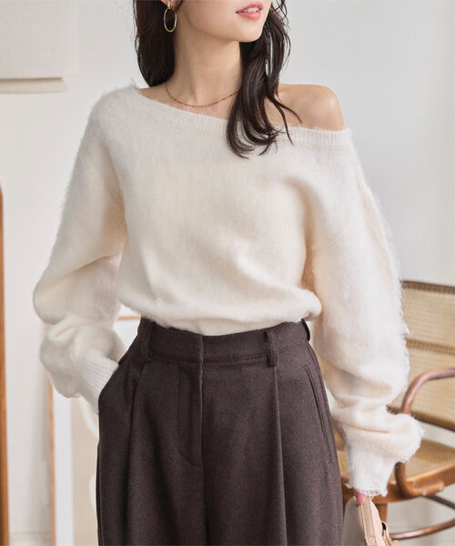 KOBE LETTUCE（コウベレタス）の「オフショルダーシャギーニットトップス（ニット/セーター・レディース・グレー/オフホワイト/ピンク・M）」の2枚目の写真