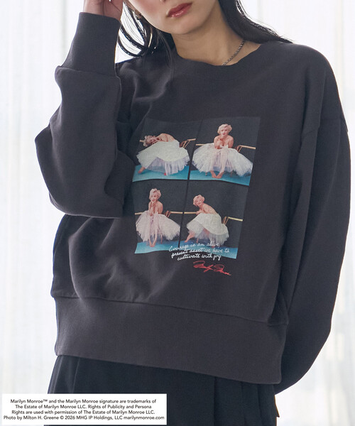 FREAK'S STORE（フリークスストア）の「マリリン・モンロー BURST SHOT SWEAT SHIRT/バースト ショット スウェット（スウェット・レディース・ライトグレー/オフホワイト/チャコール・ﾌﾘ-）」の3枚目の写真