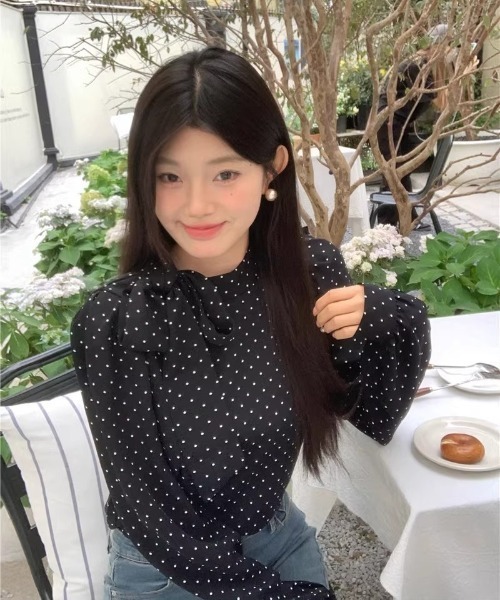 Ritzy(リッツィー)の「トッド柄衿リボン仕様フリルシャツ(シャツ/ブラウス・レディース・ブラック/ホワイト・L/M)」の7枚目の写真