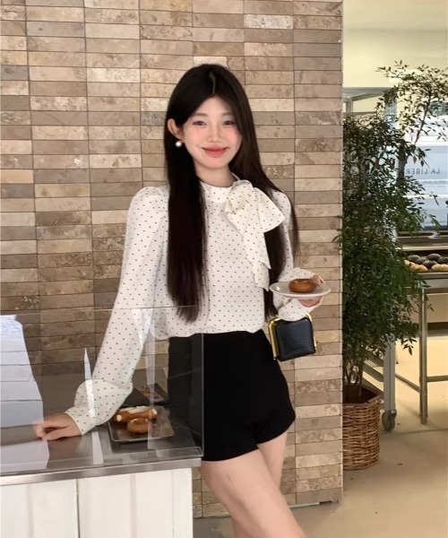 Ritzy(リッツィー)の「トッド柄衿リボン仕様フリルシャツ(シャツ/ブラウス・レディース・ブラック/ホワイト・L/M)」の15枚目の写真