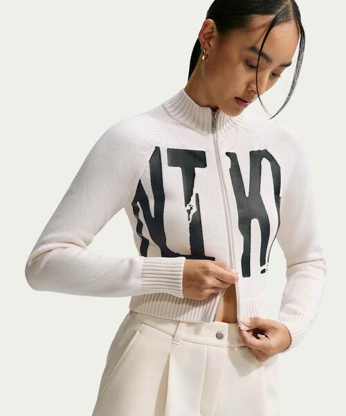 NIKE(ナイキ)の「ナイキ スポーツウェア ウィメンズ タイト グラフィック フルジップ セーター / Nike Sportswear Women's Tight Graphic Full-Zip Sweater IF4414-104 Chalk(ニット/セーター・レディース・ホワイト系その他2・L/M/S/XL/XS)」の14枚目の写真