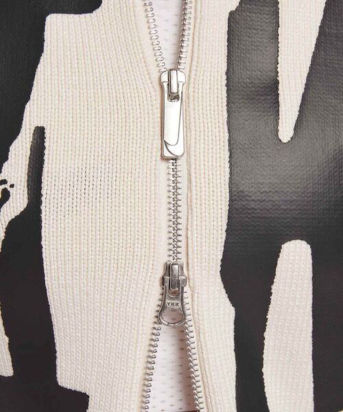 NIKE(ナイキ)の「ナイキ スポーツウェア ウィメンズ タイト グラフィック フルジップ セーター / Nike Sportswear Women's Tight Graphic Full-Zip Sweater IF4414-104 Chalk(ニット/セーター・レディース・ホワイト系その他2・L/M/S/XL/XS)」の11枚目の写真