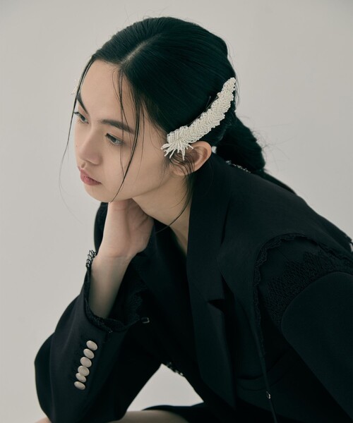 tanakadaisuke（タナカダイスケ）の「【tanakadaisuke/タナカダイスケ】grand feather beads barrette Left/グランフェザービーズバレッタ(左側)（バレッタ/ヘアクリップ・レディース・ホワイト・FREE）」の7枚目の写真