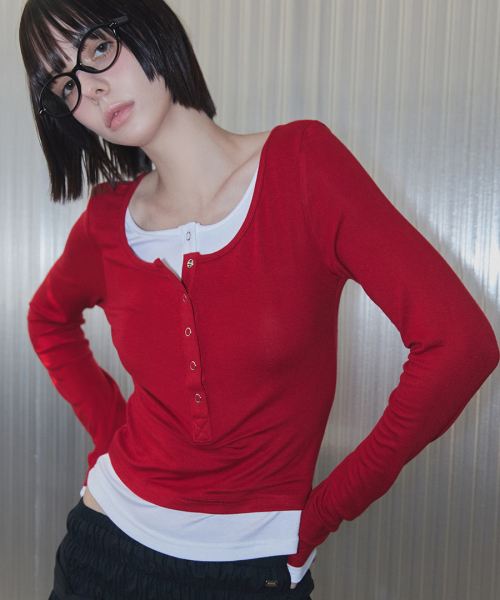 RENSE(レンセ)の「Henley Neck Layered T-Shirt Red(Tシャツ/カットソー・レディース・その他・OS)」の1枚目の写真