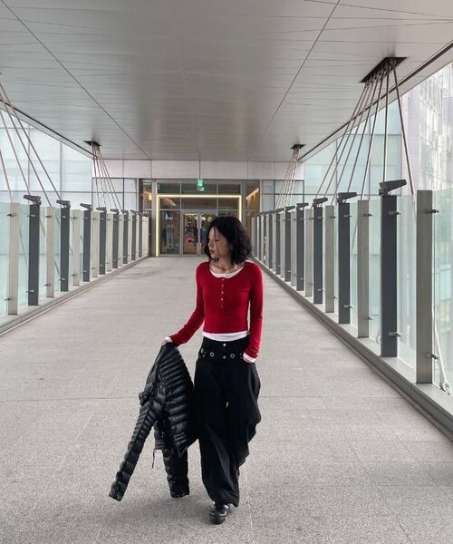 RENSE(レンセ)の「Henley Neck Layered T-Shirt Red(Tシャツ/カットソー・レディース・その他・OS)」の3枚目の写真
