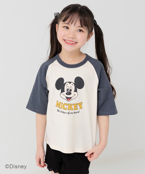 Disney(ディズニー)の「〈ディズニー〉ミッキーマウス/ラグラン半袖Tシャツ(Tシャツ/カットソー・キッズ・ブラック/チャコールグレー・80cm/90cm/100cm/110cm/120cm/130cm/140cm)」の2枚目の写真