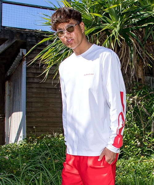 Quiksilver（クイックシルバー）の「QUIKSILVER メンズ HOLMES LS 長袖サーフTシャツ 【2026年春夏モデル】/クイックシルバー速乾UVカット水陸両用tシャツ（Tシャツ/カットソー・メンズ・ホワイト/ブラック/ブラック系その他・LARGE/SMALL/MEDIUM/X-LARGE）」の2枚目の写真