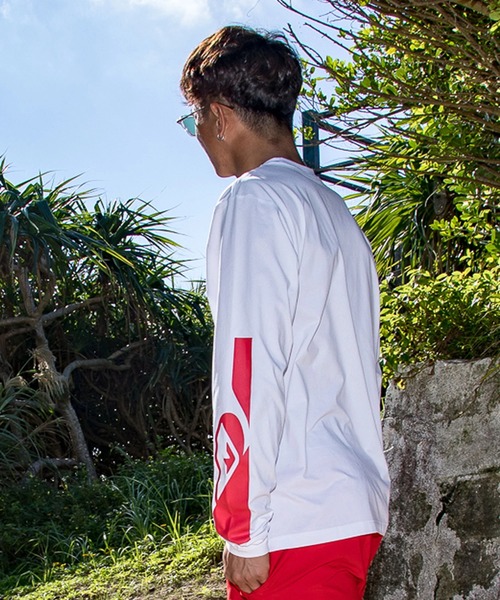 Quiksilver（クイックシルバー）の「QUIKSILVER メンズ HOLMES LS 長袖サーフTシャツ 【2026年春夏モデル】/クイックシルバー速乾UVカット水陸両用tシャツ（Tシャツ/カットソー・メンズ・ホワイト/ブラック/ブラック系その他・LARGE/SMALL/MEDIUM/X-LARGE）」の10枚目の写真
