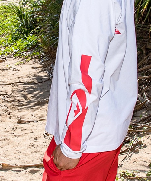 Quiksilver（クイックシルバー）の「QUIKSILVER メンズ HOLMES LS 長袖サーフTシャツ 【2026年春夏モデル】/クイックシルバー速乾UVカット水陸両用tシャツ（Tシャツ/カットソー・メンズ・ホワイト/ブラック/ブラック系その他・LARGE/SMALL/MEDIUM/X-LARGE）」の8枚目の写真