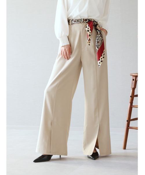 fifth（フィフス）の「【XSサイズあり】裾スリットセンタープレスパンツ（その他パンツ・レディース・ベージュ/ネイビー・XS/M）」の2枚目の写真