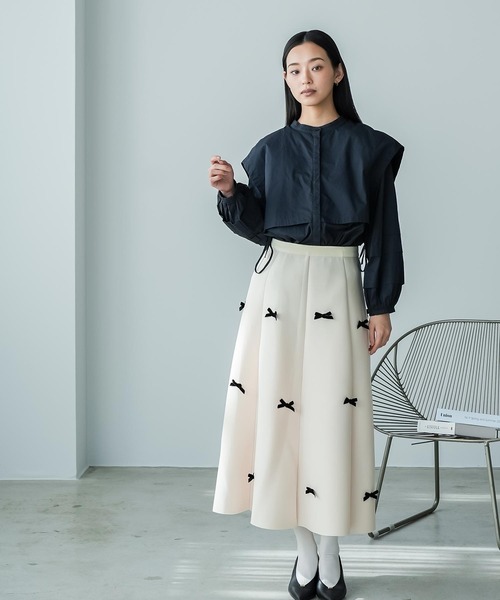 mili an deni(ミリアンデニ)の「リボンフレアロングスカート(スカート・レディース・ブラック/アイボリー・M)」の9枚目の写真