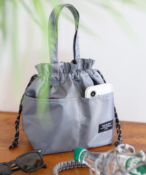 LAKOLE(ラコレ)の「パラコード保冷巾着バッグ / 637064(トートバッグ・レディース・イエロー/ブラック/グレー・FREE)」の4枚目の写真