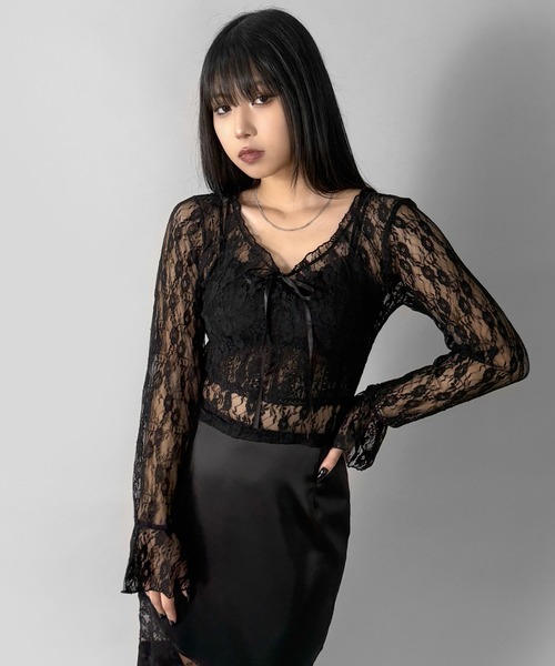 LVEU.（ラブユ.）の「【LVEU.】フラワーレースシアートップス / トップス ブラウス レース  Vネック リボン フリル クロップド ショート 長袖  ブラック ホワイト ZOZOTOWN限定（Tシャツ/カットソー・レディース・ブラック/ホワイト・FREE）」の7枚目の写真