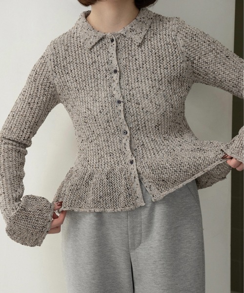 lawgy（ラウジー）の「mix flare collar accent button knit / ミックスフレアカラーアクセントボタンニット（ニット/セーター・レディース・パープル系/ベージュ系その他/ブラックミックス・FREE）」の5枚目の写真