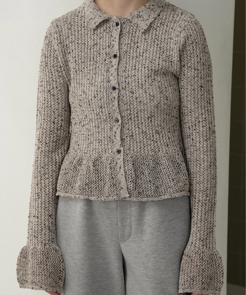 lawgy（ラウジー）の「mix flare collar accent button knit / ミックスフレアカラーアクセントボタンニット（ニット/セーター・レディース・パープル系/ベージュ系その他/ブラックミックス・FREE）」の6枚目の写真