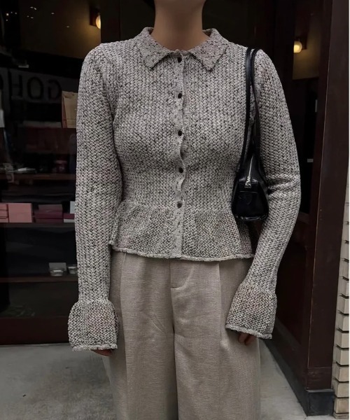lawgy(ラウジー)の「mix flare collar accent button knit / ミックスフレアカラーアクセントボタンニット(ニット/セーター・レディース・パープル系/ベージュ系その他/ブラックミックス・FREE)」の20枚目の写真