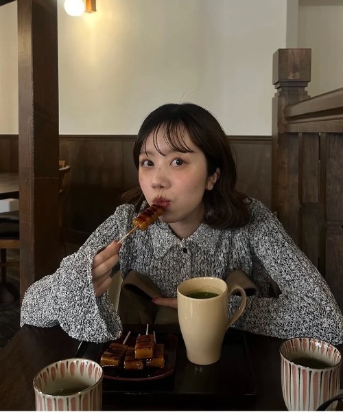 lawgy(ラウジー)の「mix flare collar accent button knit / ミックスフレアカラーアクセントボタンニット(ニット/セーター・レディース・パープル系/ベージュ系その他/ブラックミックス・FREE)」の18枚目の写真