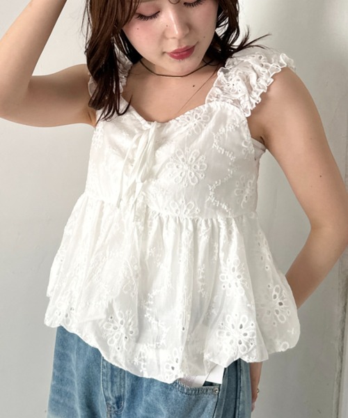 CLEA(クレア)の「ノースリーブフラワーバルーントップス(シャツ/ブラウス・レディース・ホワイト/ライトブルー/アイボリー・FREE)」の4枚目の写真