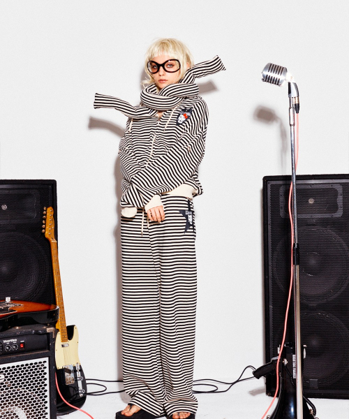 HIGHTIDEFRANKIE(ハイタイドフランキー)の「MEOWSFITS Crop Wire Zip-Up Hoodie Black(パーカー・レディース・ブラック・FREE)」の5枚目の写真