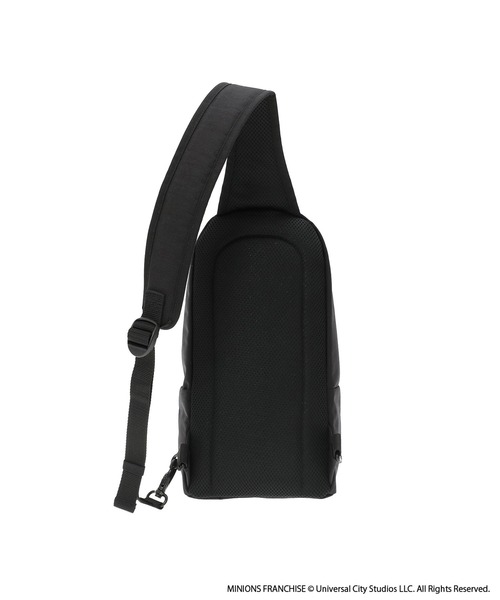 Manhattan Portage（マンハッタンポーテージ）の「Little Italy Crossbody Bag 500D CORDURA / MINIONS（ボディバッグ/ウエストポーチ・レディース・ブラック・X-SMALL）」の4枚目の写真