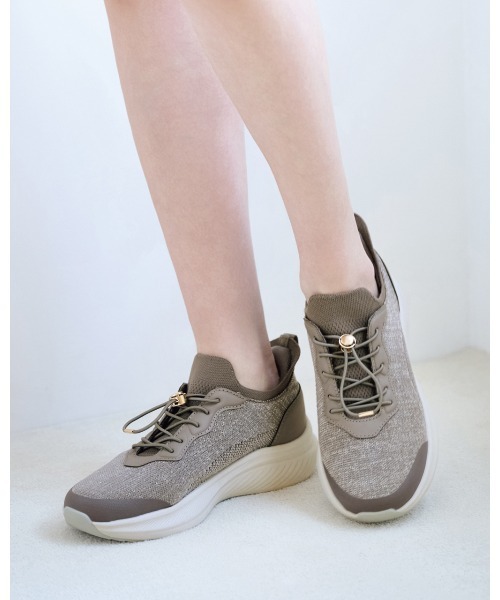 fitfit（フィットフィット）の「ハンズフリークッションソールスニーカー550（スニーカー・レディース・ホワイト/ブラック×ブラック/スモーキーグリーン系・22cm/25.5cm/25.0cm/24.5cm/24cm/23.5cm/23cm/22.5cm）」の3枚目の写真