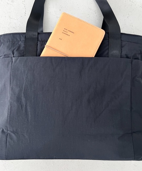 THE NORTH FACE(ザノースフェイス)の「THE NORTH FACE(ザ・ノースフェイス)/PC A4収納可 大容量 トートバッグ ロゴプリント / LINDEN TOTE BAG(トートバッグ・レディース・ブラック/チャコールグレー/クリーム・FREE)」の13枚目の写真
