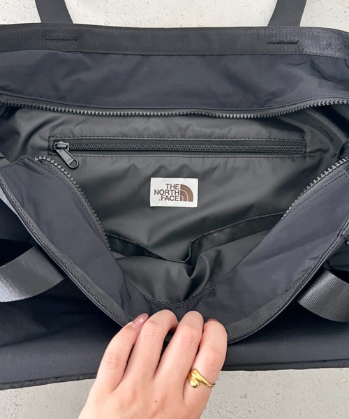 THE NORTH FACE(ザノースフェイス)の「THE NORTH FACE(ザ・ノースフェイス)/PC A4収納可 大容量 トートバッグ ロゴプリント / LINDEN TOTE BAG(トートバッグ・レディース・ブラック/チャコールグレー/クリーム・FREE)」の10枚目の写真