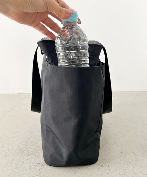 THE NORTH FACE(ザノースフェイス)の「THE NORTH FACE(ザ・ノースフェイス)/PC A4収納可 大容量 トートバッグ ロゴプリント / LINDEN TOTE BAG(トートバッグ・レディース・ブラック/チャコールグレー/クリーム・FREE)」の15枚目の写真